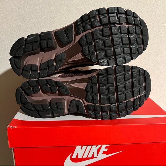 Nike Zoom Vomero 5 Plum Eclipse Mens size 10 - Picture 4 of 8